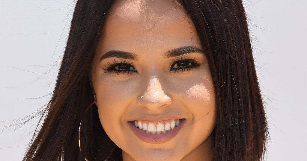 Becky G Dişlerinin Arkasındaki Bilim ve Gülümsemenin Psikolojisi · Livera Dental Clinic Florya İstanbul