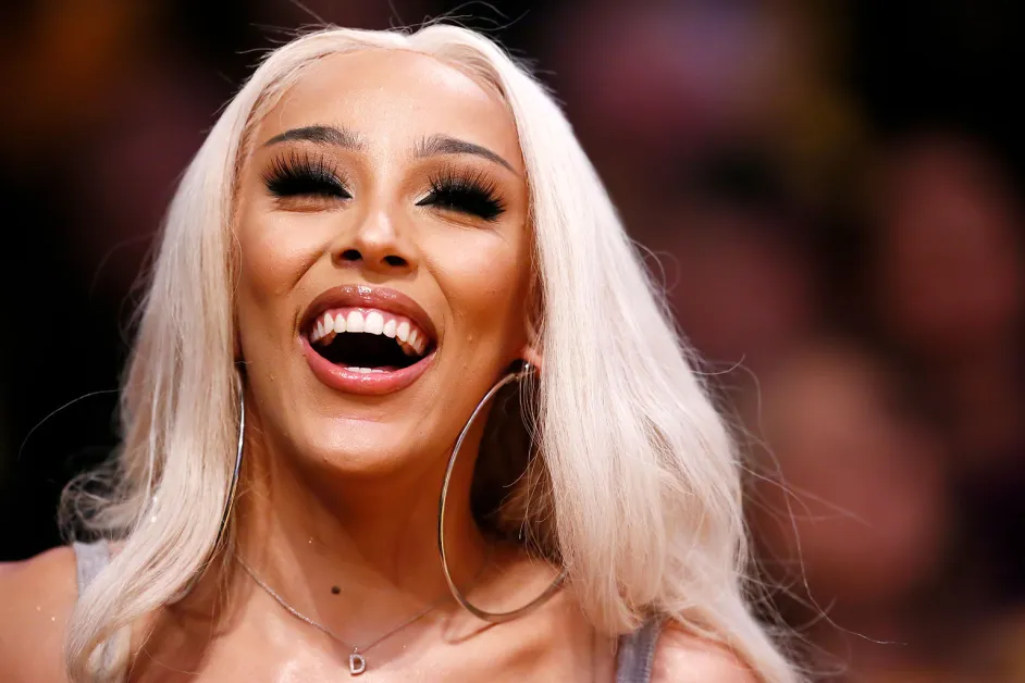 doja cat Doja Cat Teeth Evolution and the Aesthetic Journey · Livera Dental Clinic Florya Istanbul