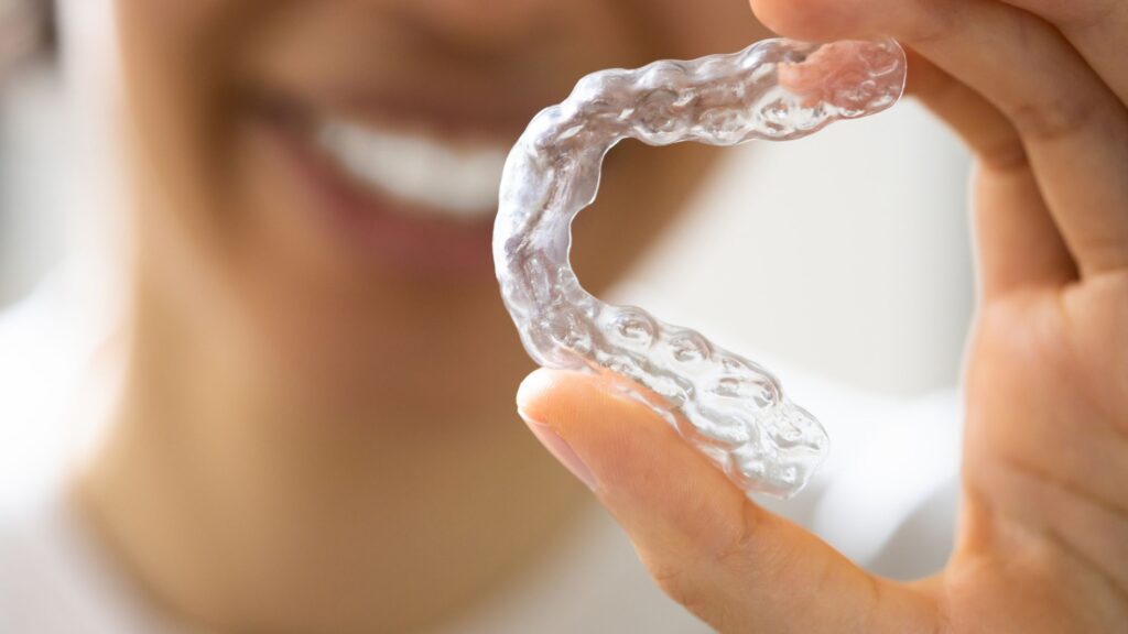 Как придать форму защитной капе для рта с помощью кипятка? · Livera Dental Clinic Флория Стамбул