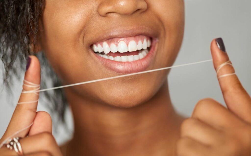 How to Use Dental Floss and What Is It Used For? · Livera Dental Clinic Florya Istanbul