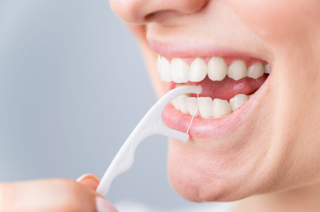 What is an Interface Brush? How is it Used? · Livera Dental Clinic Florya Istanbul
