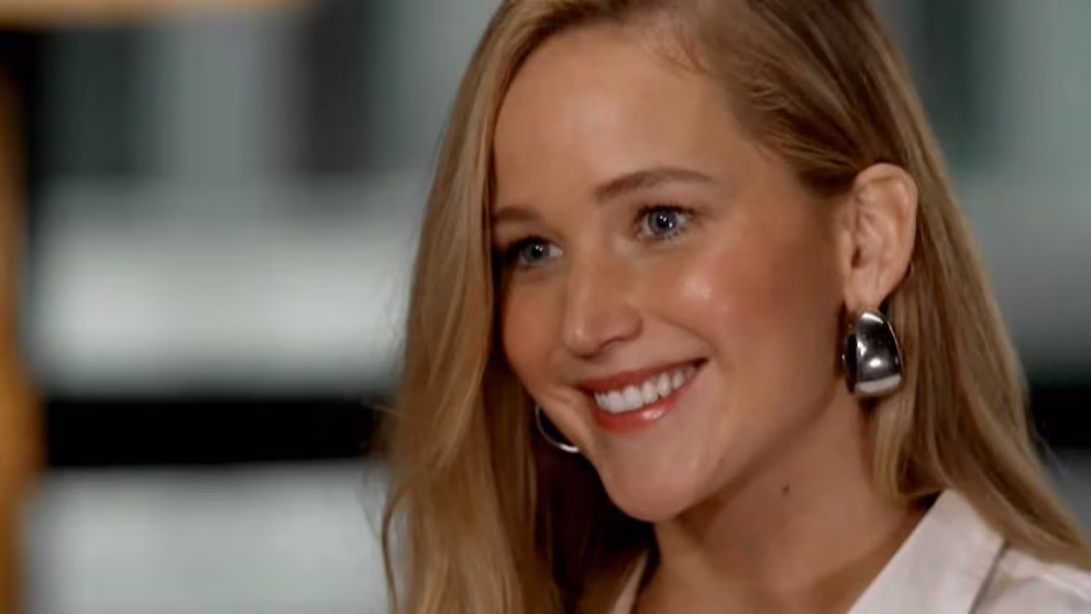 Jennifer Lawrence Teeth - Veneers Transformation · Livera Dental Clinic Florya Istanbul