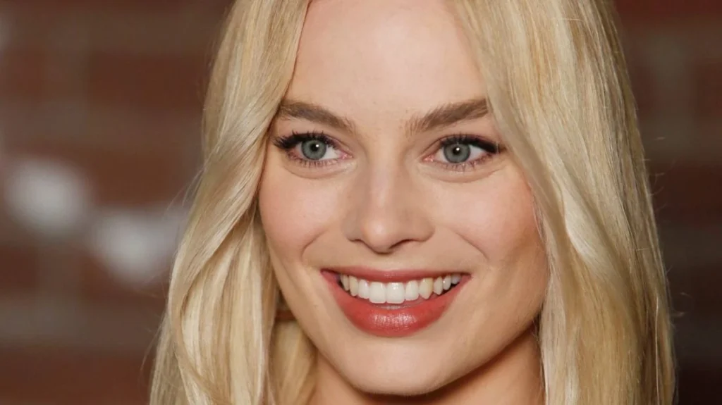 How to Get a Margot Robbie Smile Design · Livera Dental Clinic Florya Istanbul