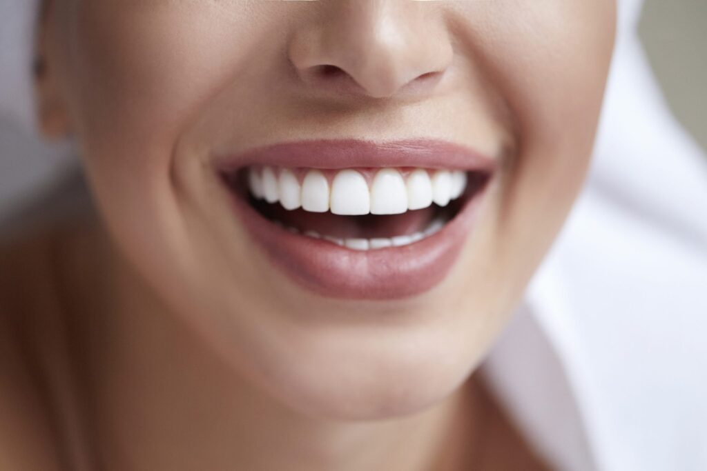 Mükemmel Gülümsemeye Ulaşmak: 7 Temel İlke · Livera Dental Clinic Florya İstanbul