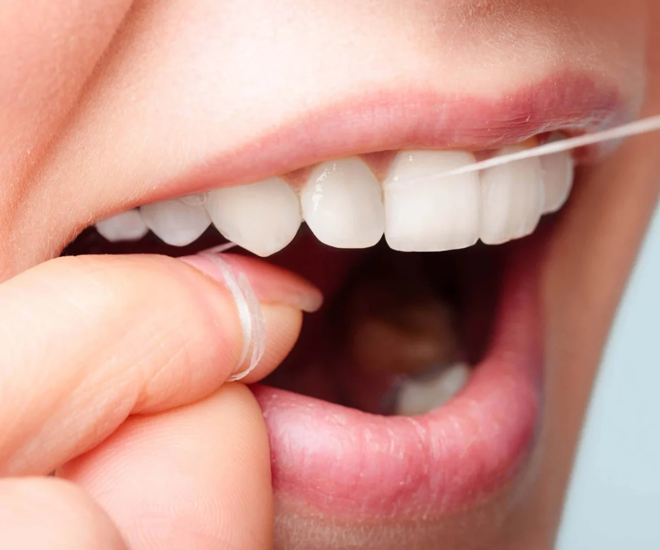 How to Use Dental Floss and What Is It Used For? | Livera Dental Clinic